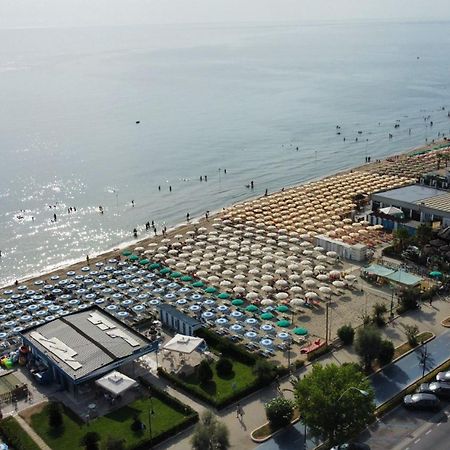Hotel Esperia Alba Adriatica Kültér fotó