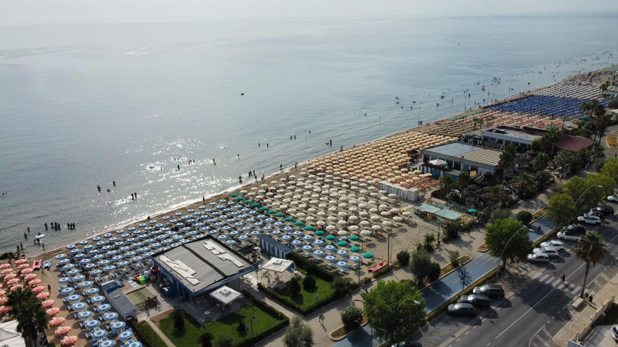 Hotel Esperia Alba Adriatica Kültér fotó